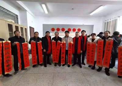 泗阳中专开展廉洁主题送春联活动