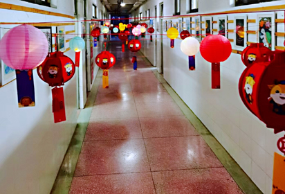 开学闹元宵 笑语盈满园——宿迁经贸高职社服系开展“迎元宵  观花灯  猜灯谜”活动