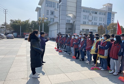 泗阳中专服装工程部举行“学雷锋”进社区服务活动