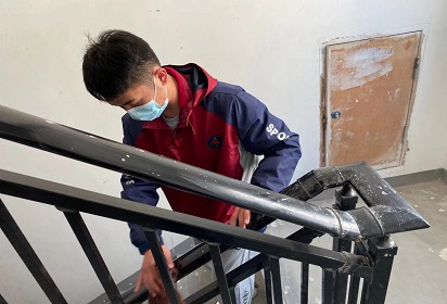 泗阳中专服装工程部举行“学雷锋”进社区服务活动