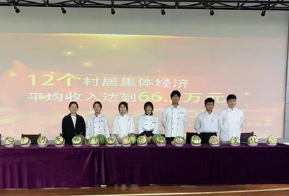 泗洪县魏营西瓜节我校学生展示食品雕刻技术
