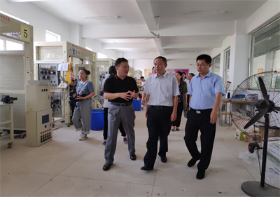 市总工会吴小雨一行到泗阳中专调研指导工作