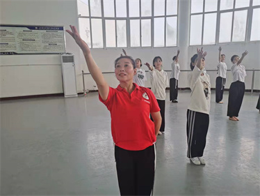 “永远跟党走 幸福舞起来”——宿迁市主题广场舞公益培训来到泗阳中专