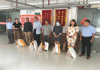 泗阳中专到“党建联盟”结对小区开展中秋节慰问