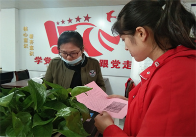 泗阳中专党员志愿者：旗帜打出来 身份亮出来 形象树起来