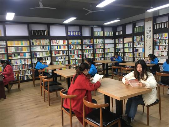 践行全民阅读   共建书香校园