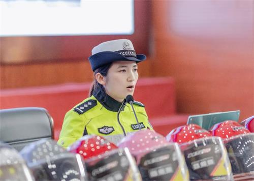 守法规  知礼让  安全文明出行