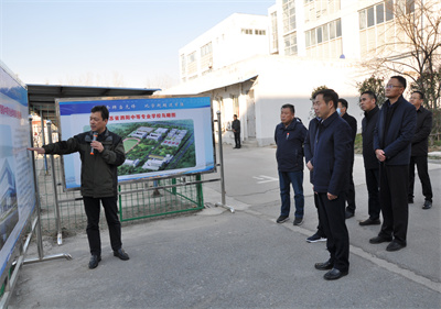 县委副书记、县长范徳珩到泗阳中专调研学校综合服务楼建设项目