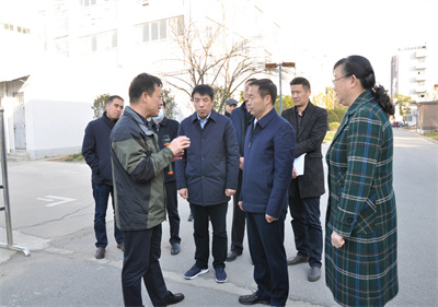 县委副书记、县长范徳珩到泗阳中专调研学校综合服务楼建设项目