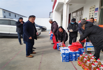 泗阳中专到共建村开展新春慰问