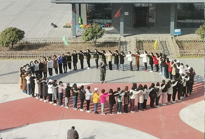 与美丽为伴 携幸福同行 ——“三八”国际妇女节宿迁经贸高职组织女职工开展户外拓展活动