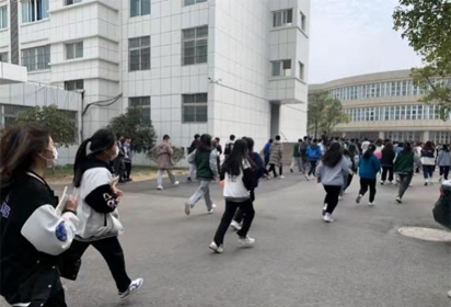 泗洪中专常态化开展 师生应急疏散演练活动