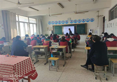 泗阳中专：推门听课常态化 把脉课堂促成长