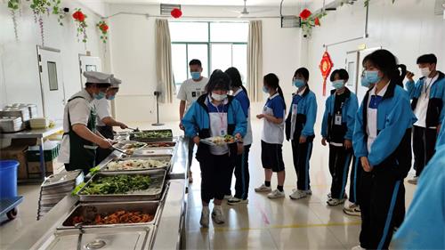 2022年职教活动周:沭阳中专组织师生代表赴国开区企业观摩学习