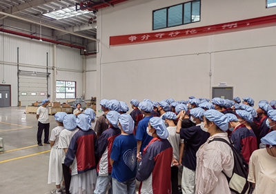 泗阳中专组织学生进企业开展专业见习活动