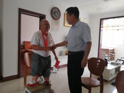 沭阳中专党委开展“七一”走访慰问活动