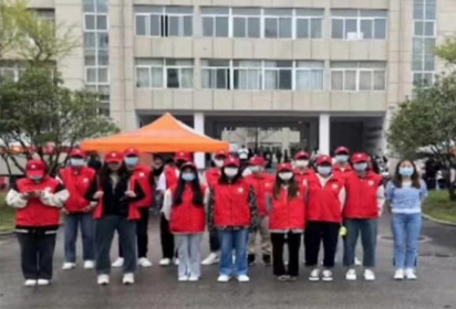 党团先锋行，助力开学季
