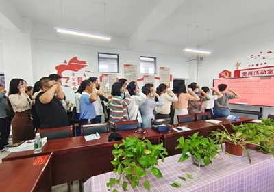 泗阳中专举行泗阳县教师遵守职业道德行为宣誓活动
