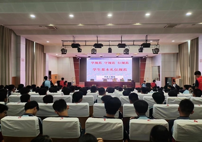 普及礼仪文明知识，倡导学生文明行为