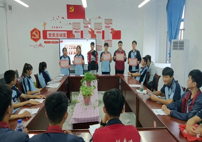 勿忘国耻,圆梦中华,高举旗帜跟党走