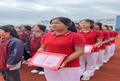 砺行逐梦迎新季 风帆再起展新程 ——泗阳中专举行2023年秋季学期开学典礼
