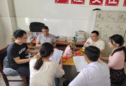 凝心聚力 合力共赢 ——泗阳中专职教高考一部高三机电班召开科任老师座谈会