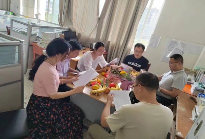 凝心聚力 合力共赢 ——泗阳中专职教高考一部高三机电班召开科任老师座谈会