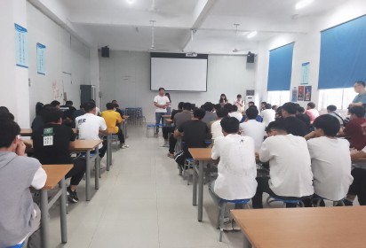 丹桂飘香访企业 细雨润物暖学生 ——泗阳中专到泗阳泰硕电子有限公司看望顶岗实习学生