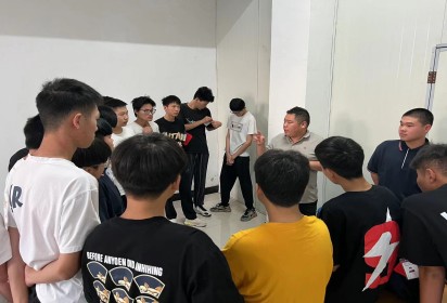 丹桂飘香访企业 细雨润物暖学生 ——泗阳中专到泗阳泰硕电子有限公司看望顶岗实习学生