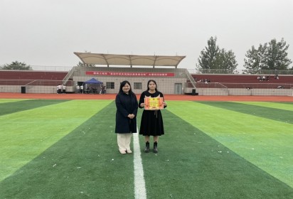 泗阳中专服装工程系举行“迎中秋庆祝国庆展青春自我”大课间活动展评
