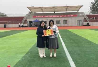 泗阳中专服装工程系举行“迎中秋庆祝国庆展青春自我”大课间活动展评