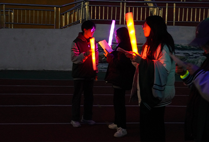 泗洪中专开展纪念“一二·九”运动荧光夜跑主题团日活动