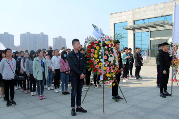 宿迁开放大学团员青年举行清明祭扫活动