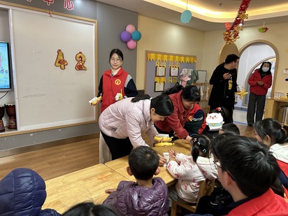 弘扬雷锋精神，党员在行动 ——宿迁开放大学机关第二党支部开展志愿服务关爱行动