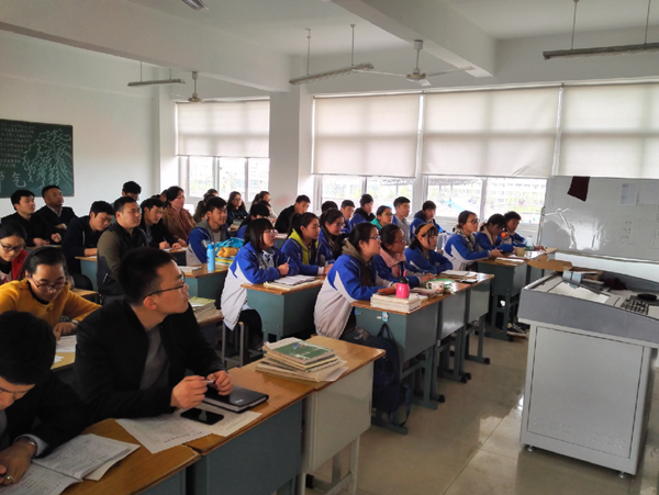 淮海技师学院举行“听模拟大赛课,学课程设计思路”教研活动