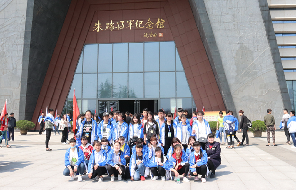 淮海技师学院组织全院师生开展“踏青环保绿色行”主题活动