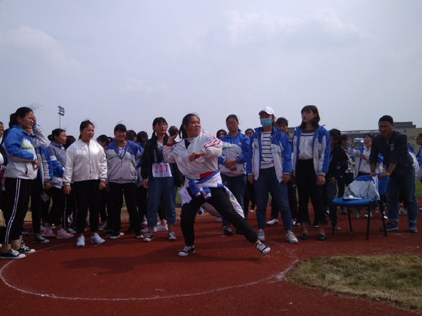 淮海技师学院隆重举行第六届田径运动会