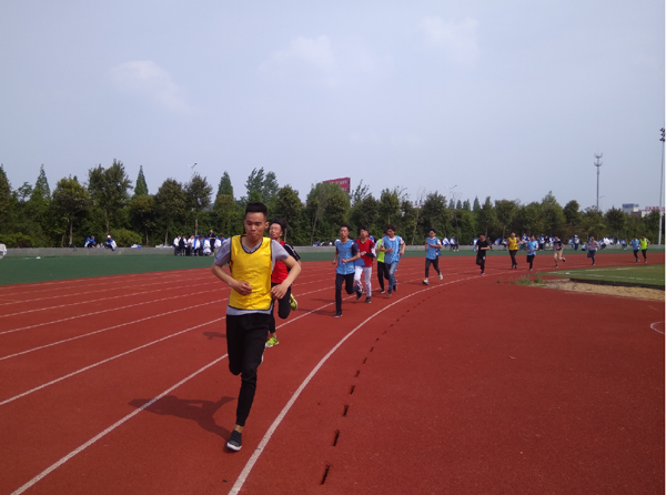 淮海技师学院隆重举行第六届田径运动会