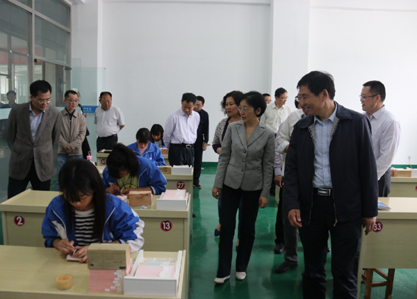 市纪委调研组到淮海技师学院调研指导党风廉政建设工作