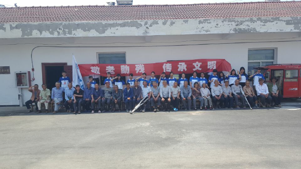 淮海技师学院组织学生前往敬老院义务劳动
