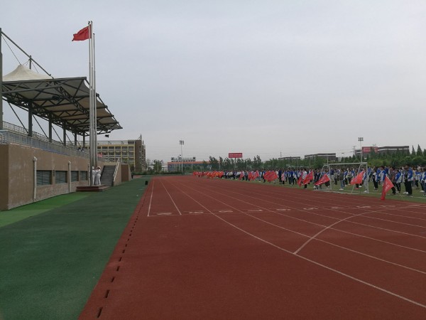 淮海技师学院举行“ 关爱心灵，携手成长”主题升旗仪式