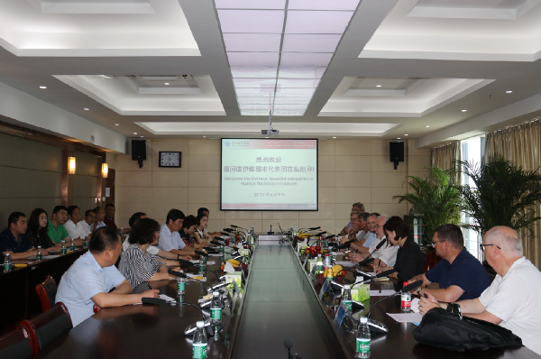 德国诺伊维德市代表团到淮海技师学院参观考察