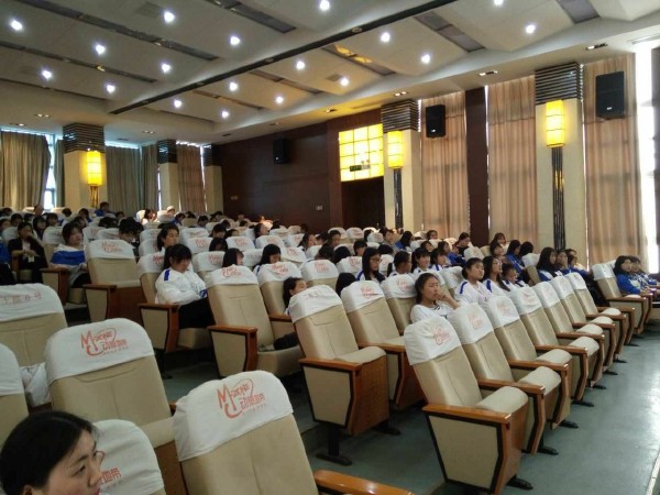 淮海技师学院开展“关注学生健康,关爱学生成长”青春健康讲座