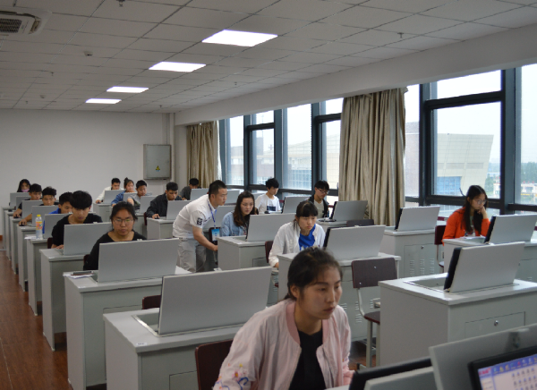淮海技师学院成人教育计算机统考工作顺利完成