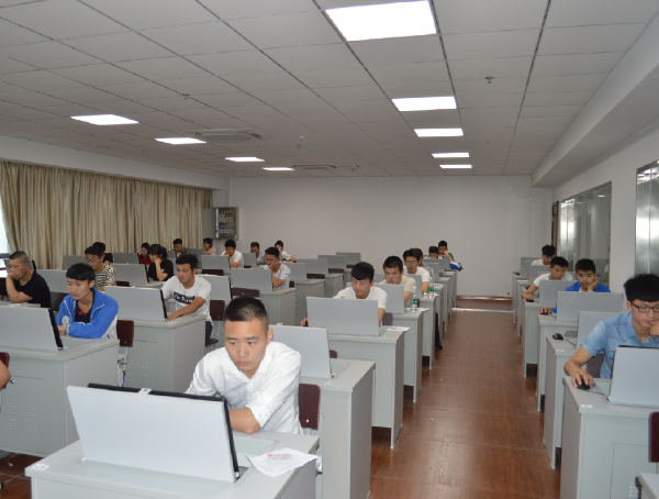 淮海技师学院成人教育计算机统考工作顺利完成