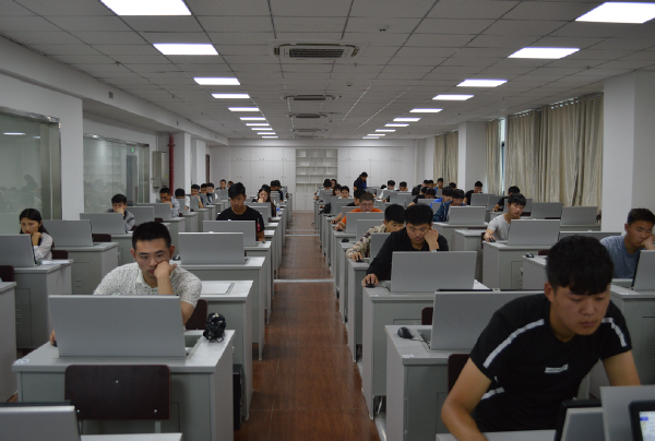 淮海技师学院成人教育计算机统考工作顺利完成