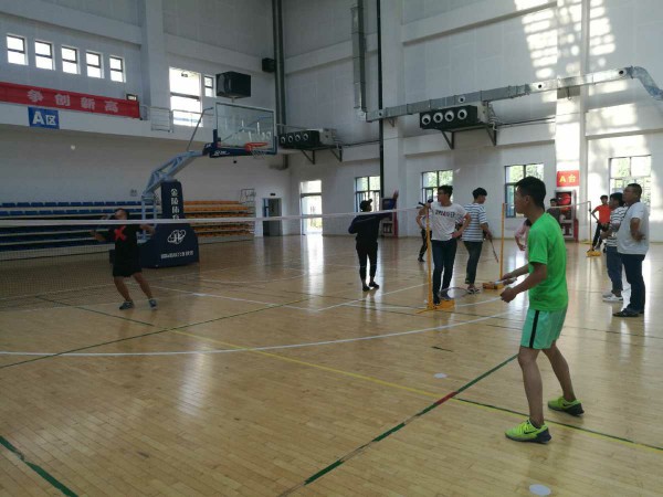 淮海技师学院学生羽毛球比赛圆满结束