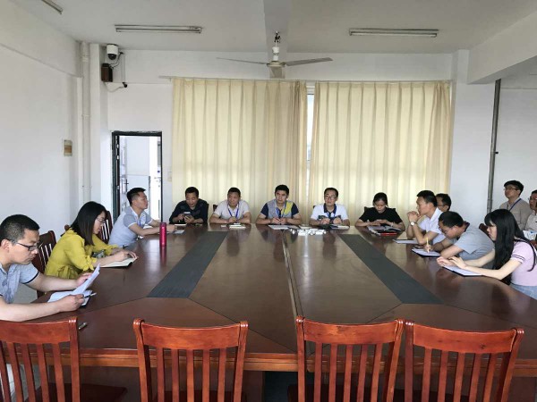 淮海技师学院组织全体教职工学习《善待你所在的单位》