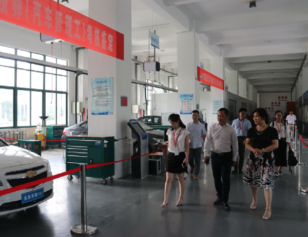 淮海技师学院与甲骨文（中国）软件系统有限公司举行校企合作洽谈会
