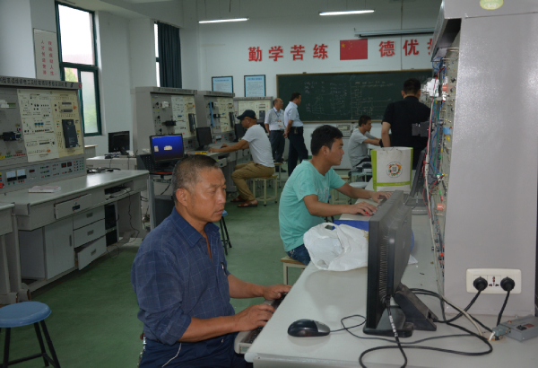 我市2017年技师鉴定考评在淮海技师学院顺利进行